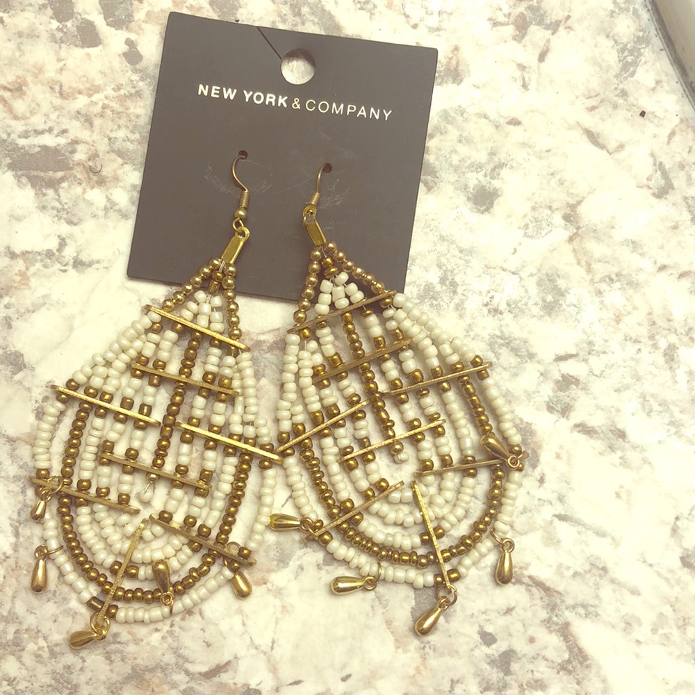 Cream Dangle earrings-Brand new